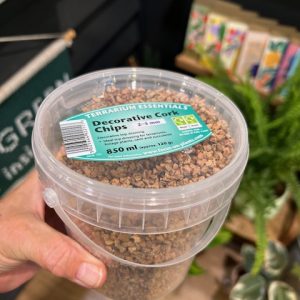 Decorative cork chips