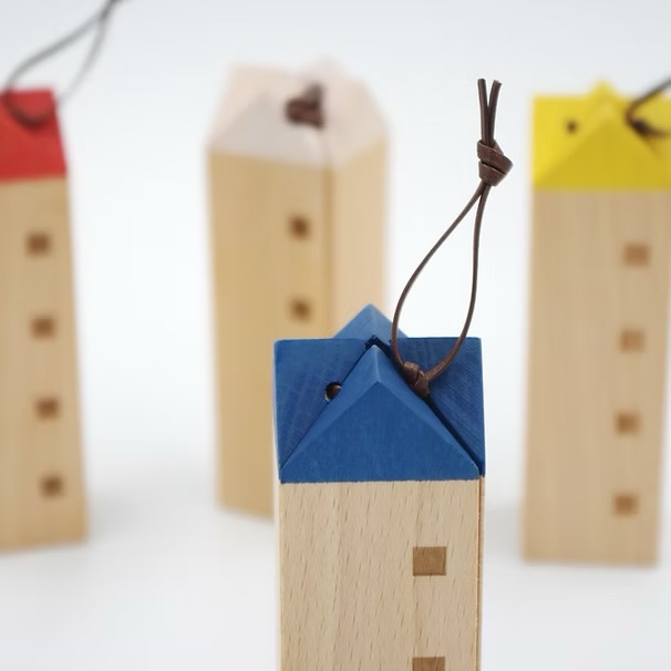 Nimi house trivet wood